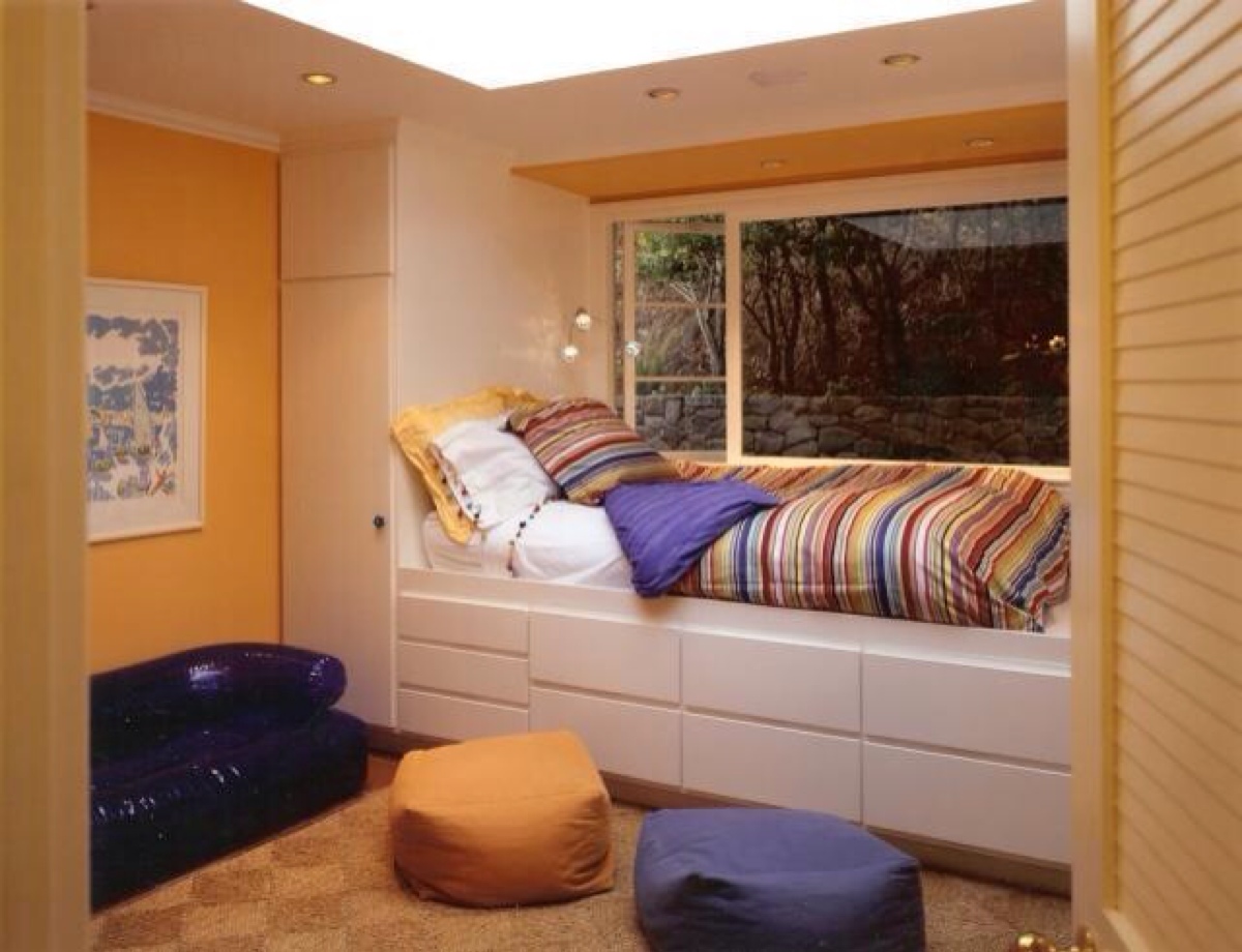 小房间飘窗连床设计图图片