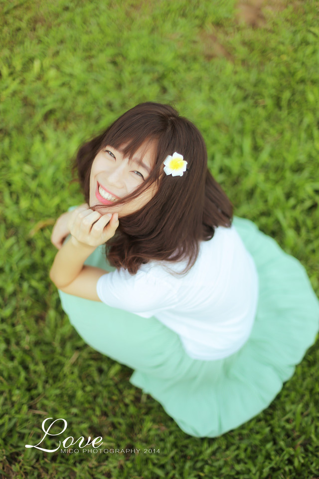 看见你阳光下盛放的微笑,便更坚定与你相守相依 一生一世