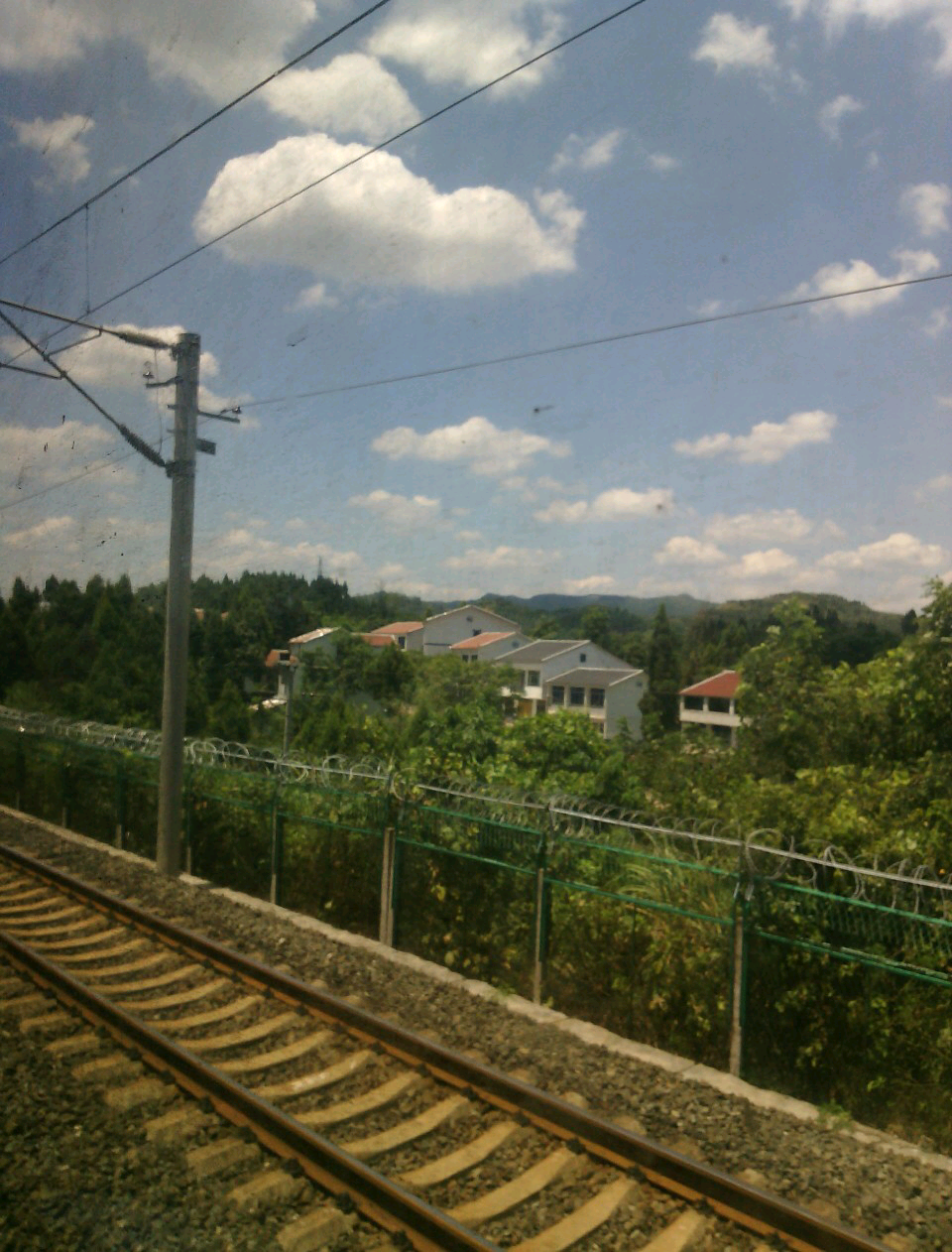 火车外面的风景图片