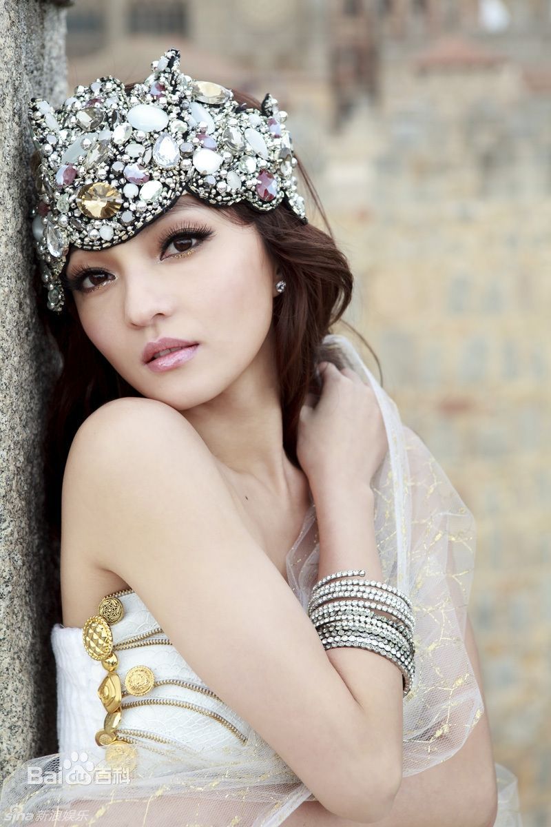 中国女歌手年轻图片