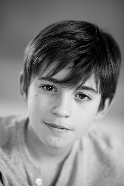 查理·罗,1996年4月23日出生于英格兰,英国童星,因在《别让我走》中