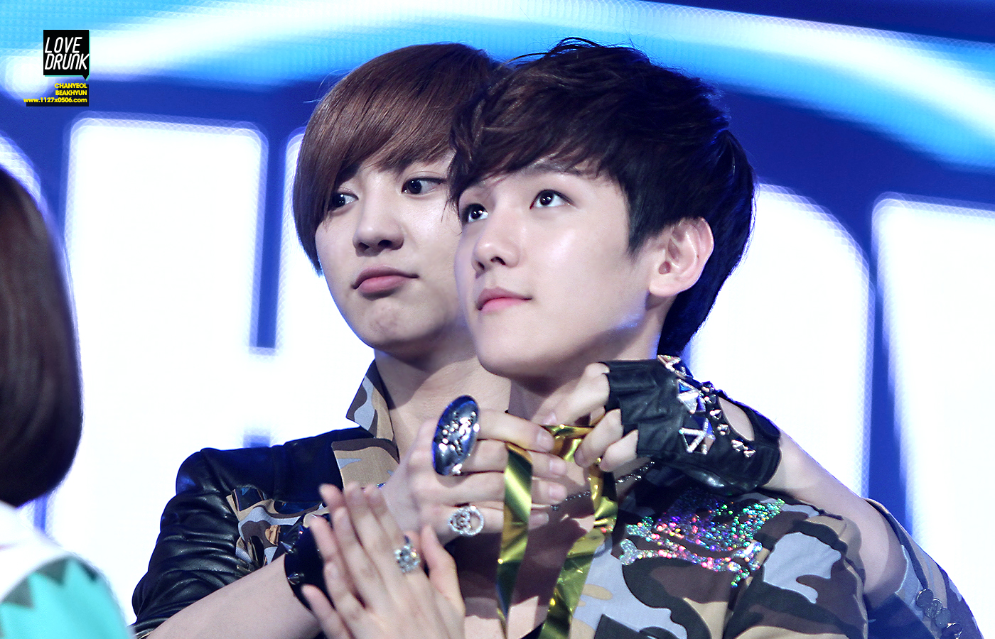 朴灿烈#边伯贤#120424 mbc show champion"白白 白白我给你系一个蝴蝶