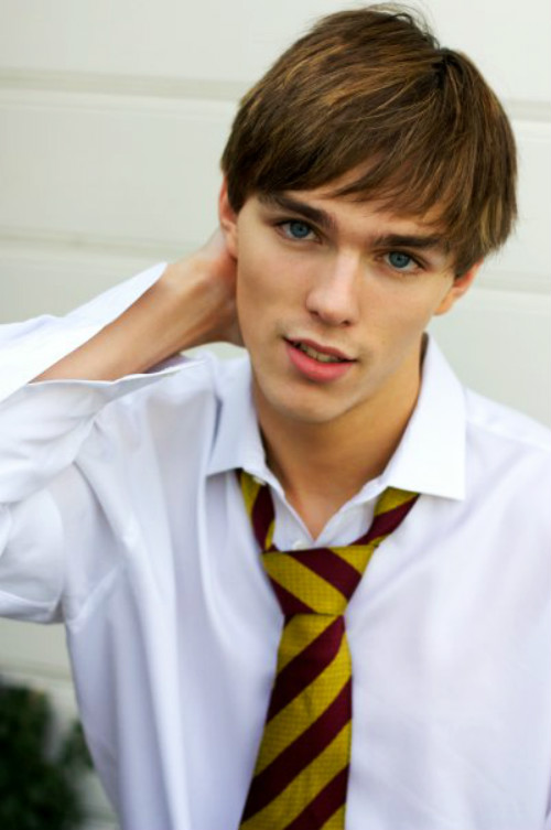 尼古拉斯·霍尔特 nicholas hoult