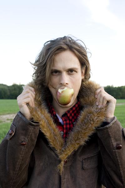 马修·格雷·古柏勒 matthew gray gubler - 吃苹果.