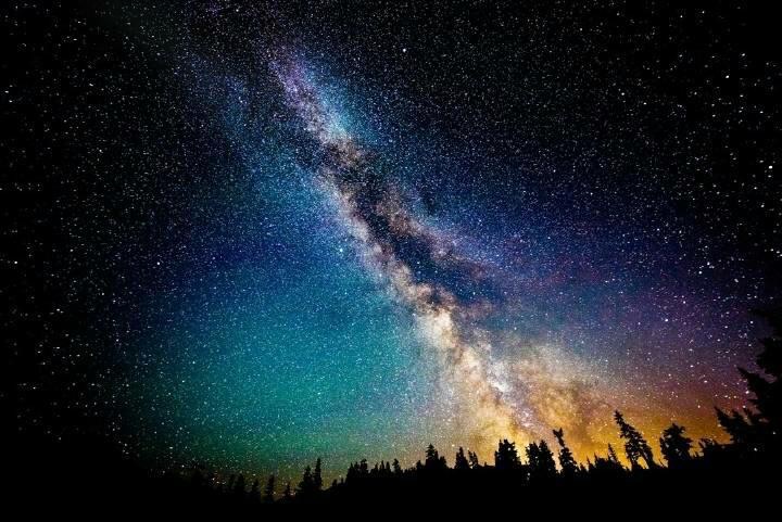 星空 手绘 色彩 唯美 壁纸 插画 银河 星星 风景 场景 绮丽 夜空 梦幻