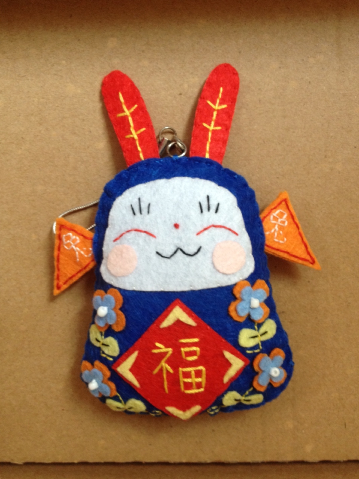 纯手工制作不织布霸气侧漏小兔爷挂件～【淘宝小铺:天然卷 动漫屋】