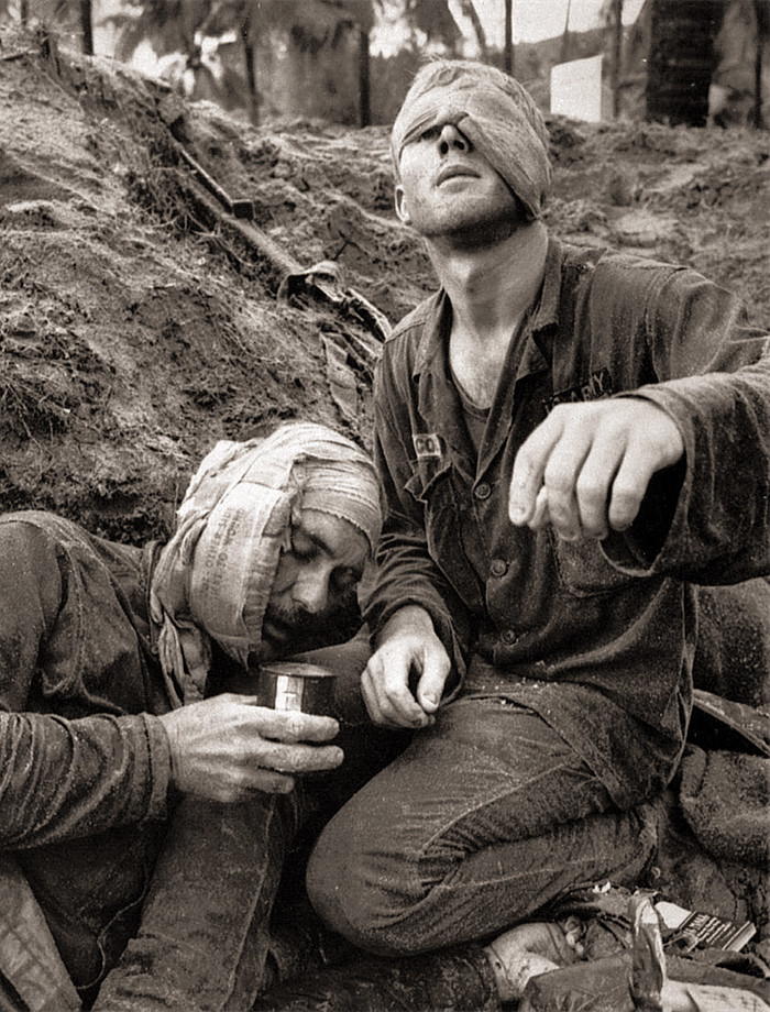 莱瑞·伯罗斯 20世纪最伟大的战地摄影记者,他完整地记录了越南战争