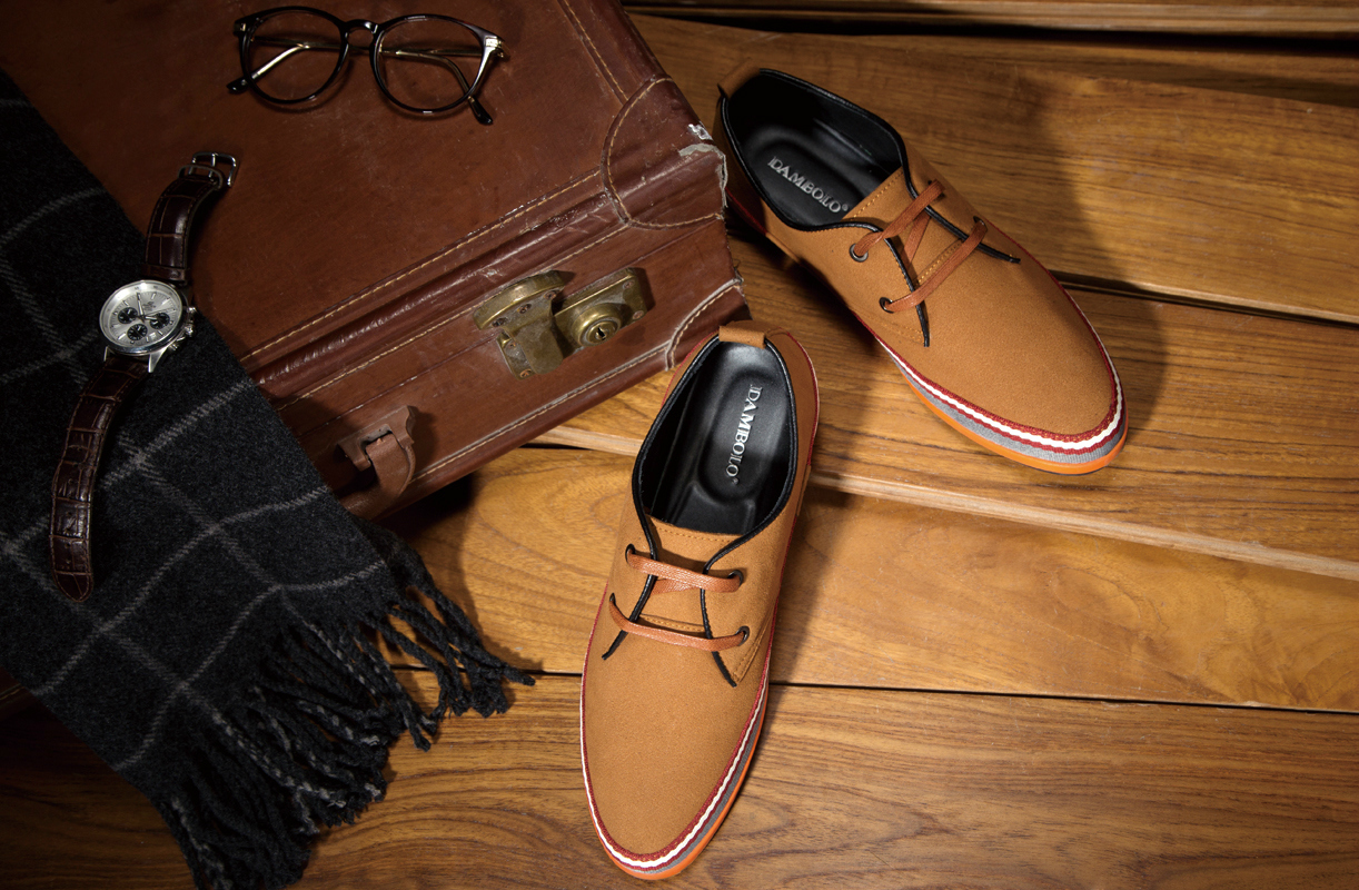 丹比奴品牌男鞋——和秋冬最相配的颜色是深褐色,它具有让简单的皮革