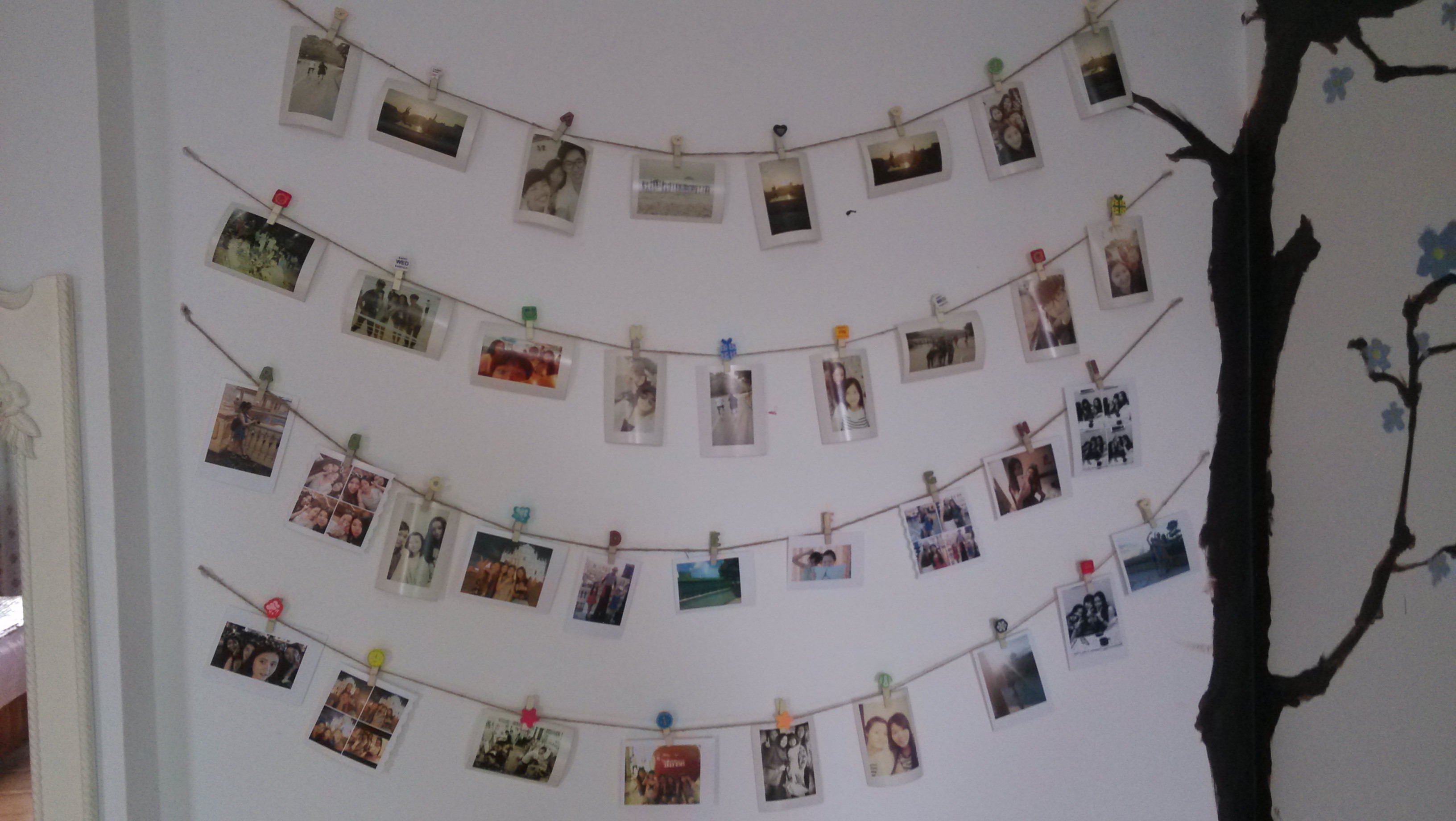 照片墙 在自己的房间或者客厅一处贴上满满的照片