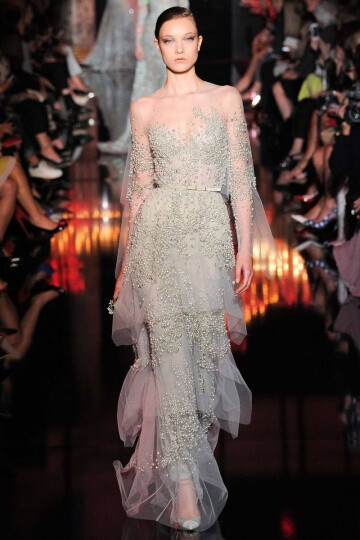 elie saab(艾莉萨博),是受国际关注的黎巴嫩设计师,一向都是以奢华