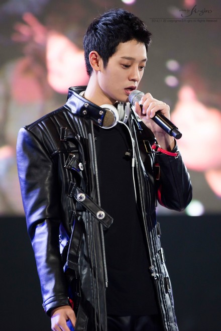 好想要变成一种颜色.黑色.自由不羁又深邃浓郁如黑曜石.