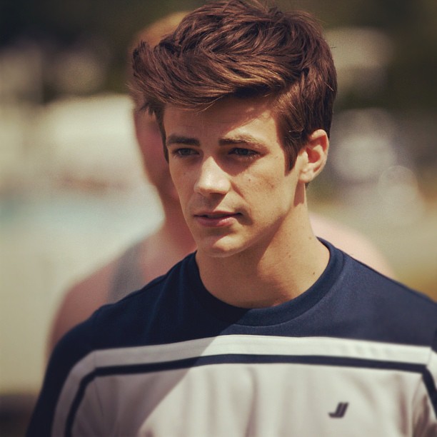 中文名:格兰特·古斯汀 外文名:grant gustin 别名:thomas grant