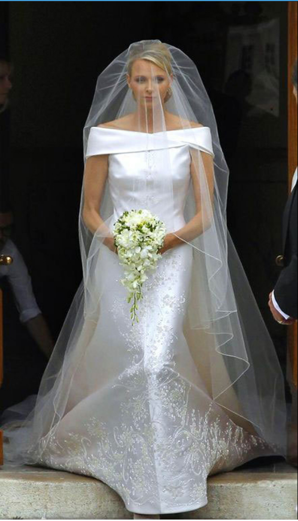 摩纳哥王妃夏琳婚纱