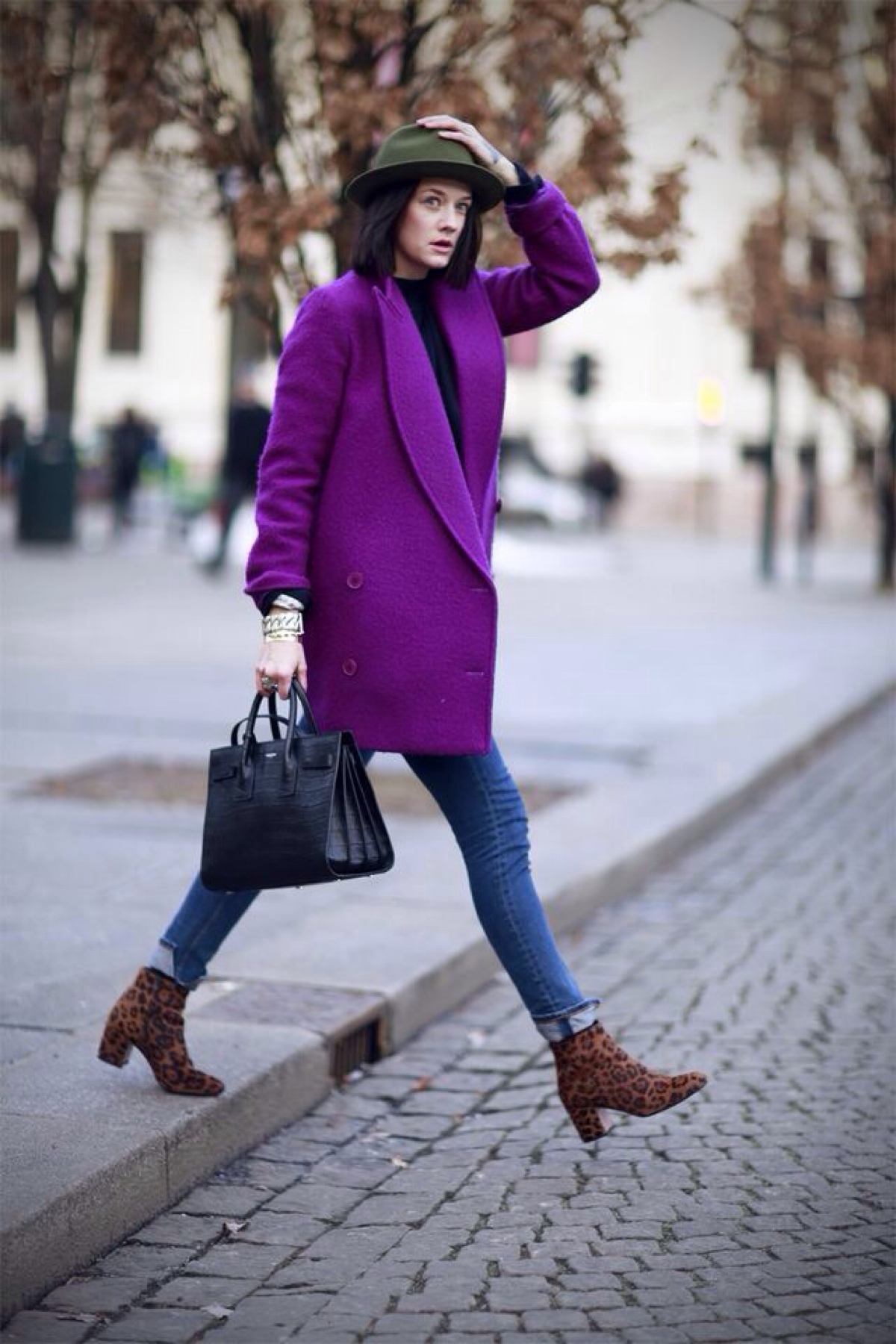 紫罗兰色大衣搭配图片图片