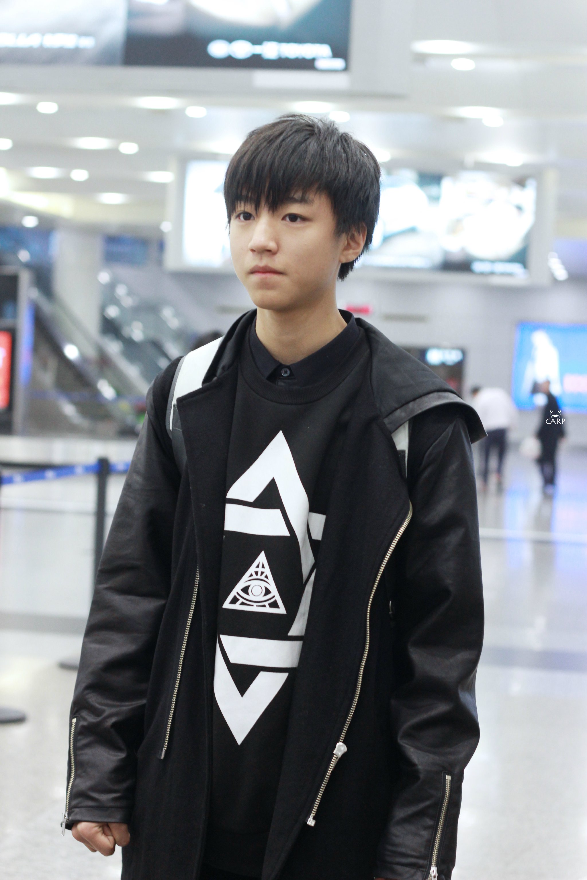 tfboys王俊凯 20150101 厦门飞重庆江北机场