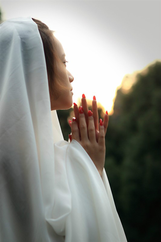 女人求佛伤感图片图片