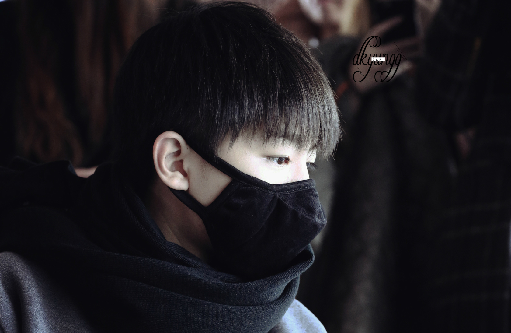 tfboys王俊凯 2014.12.7 北京首都机场-重庆江北机场.cr.logo