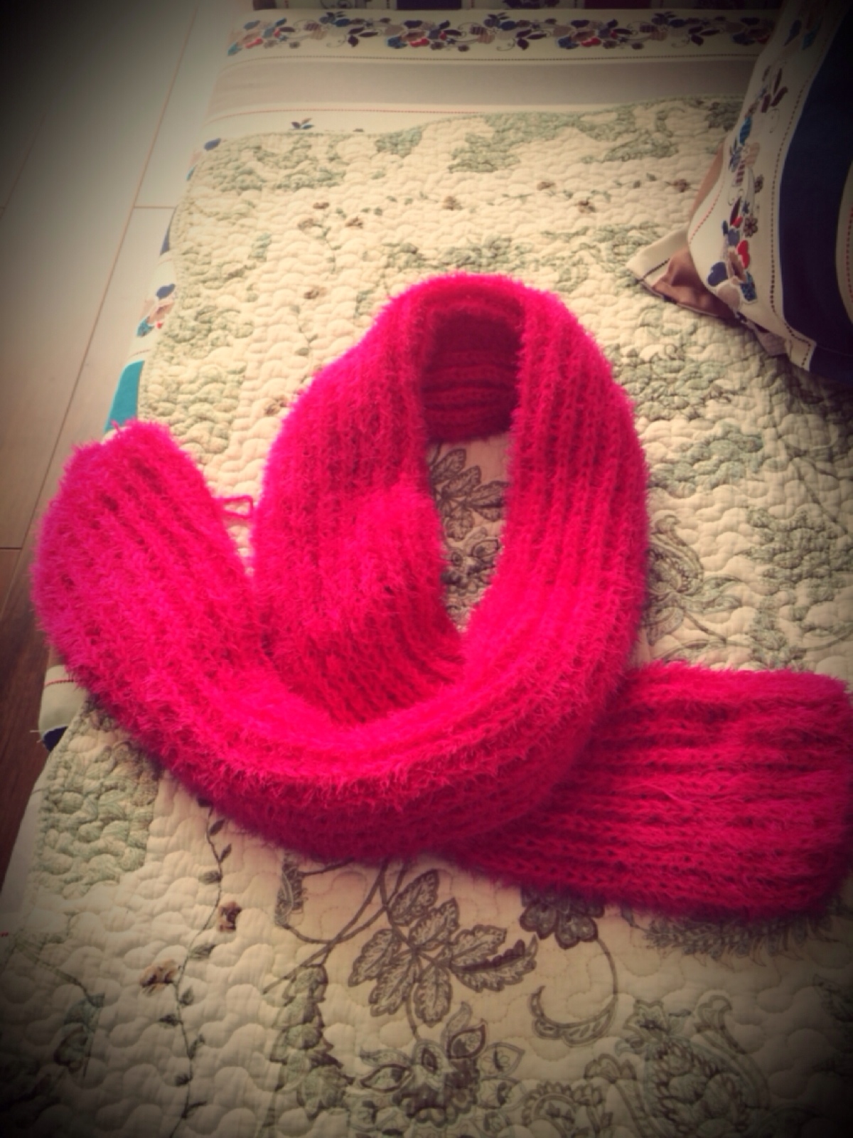 双元宝针,玫红围巾