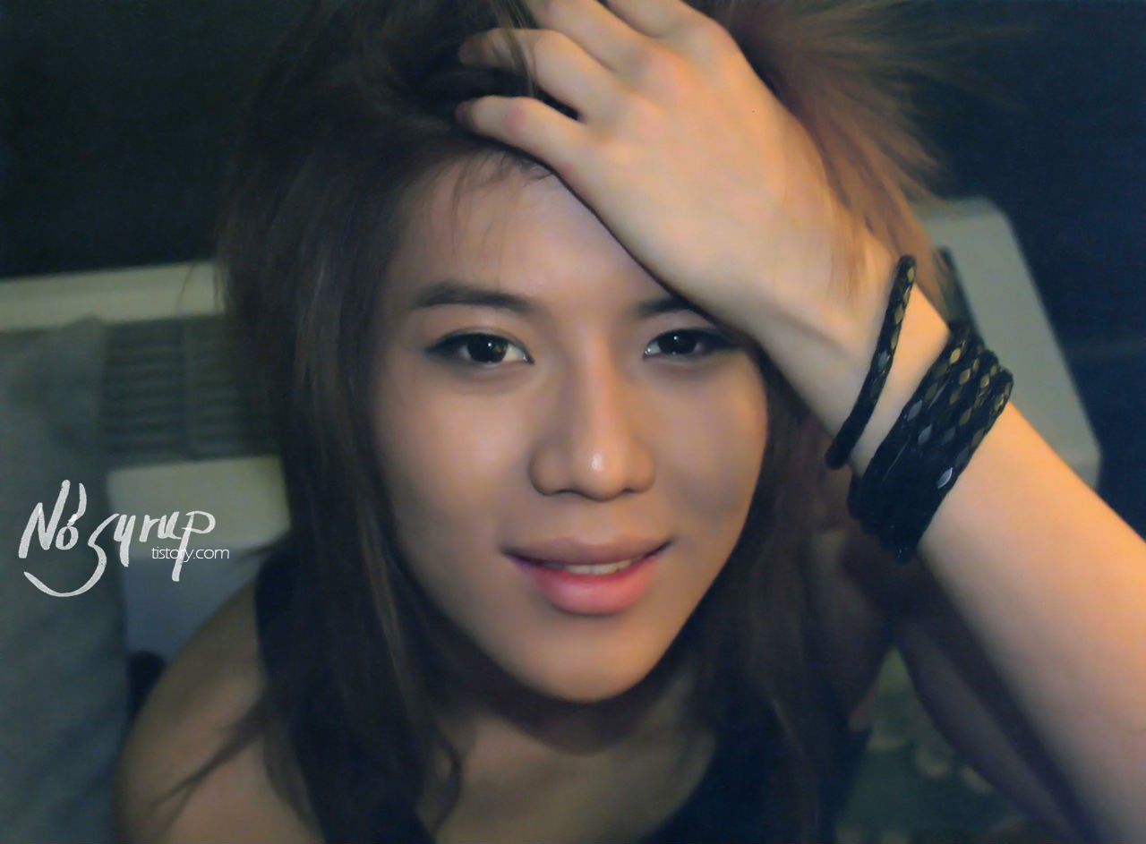 忘了说《lucifer》,很带感的一首歌 也是凭借这首歌 获得了金唱片的