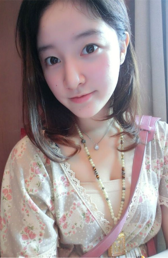 【中国美女图鉴】94年出生的河南姑娘崔心心有点像李英爱,她现在还是