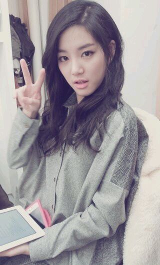 壁纸 女 韩国 明星 演员李侑菲