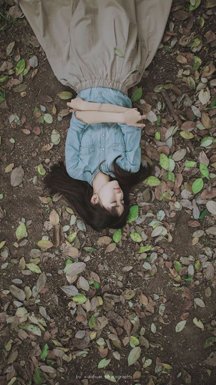 壁纸 唯美 女生 落叶