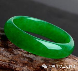 顶级绿色翡翠珍品:《莹河》满绿色手镯…