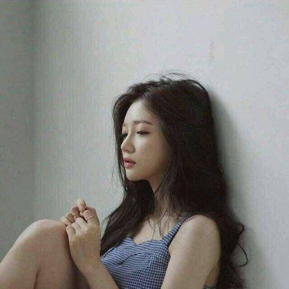 女生头像 长发美女 韩范 唯美 非主流 小清新 忧郁 靠墙