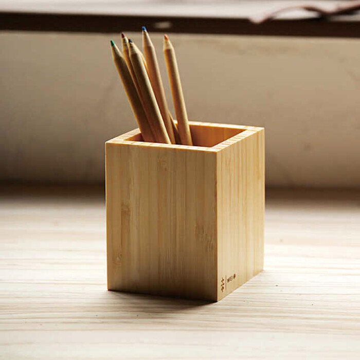 前质感更好,颜色更小清新的浅色竹板,任意搭配其他的办公用品都高大上