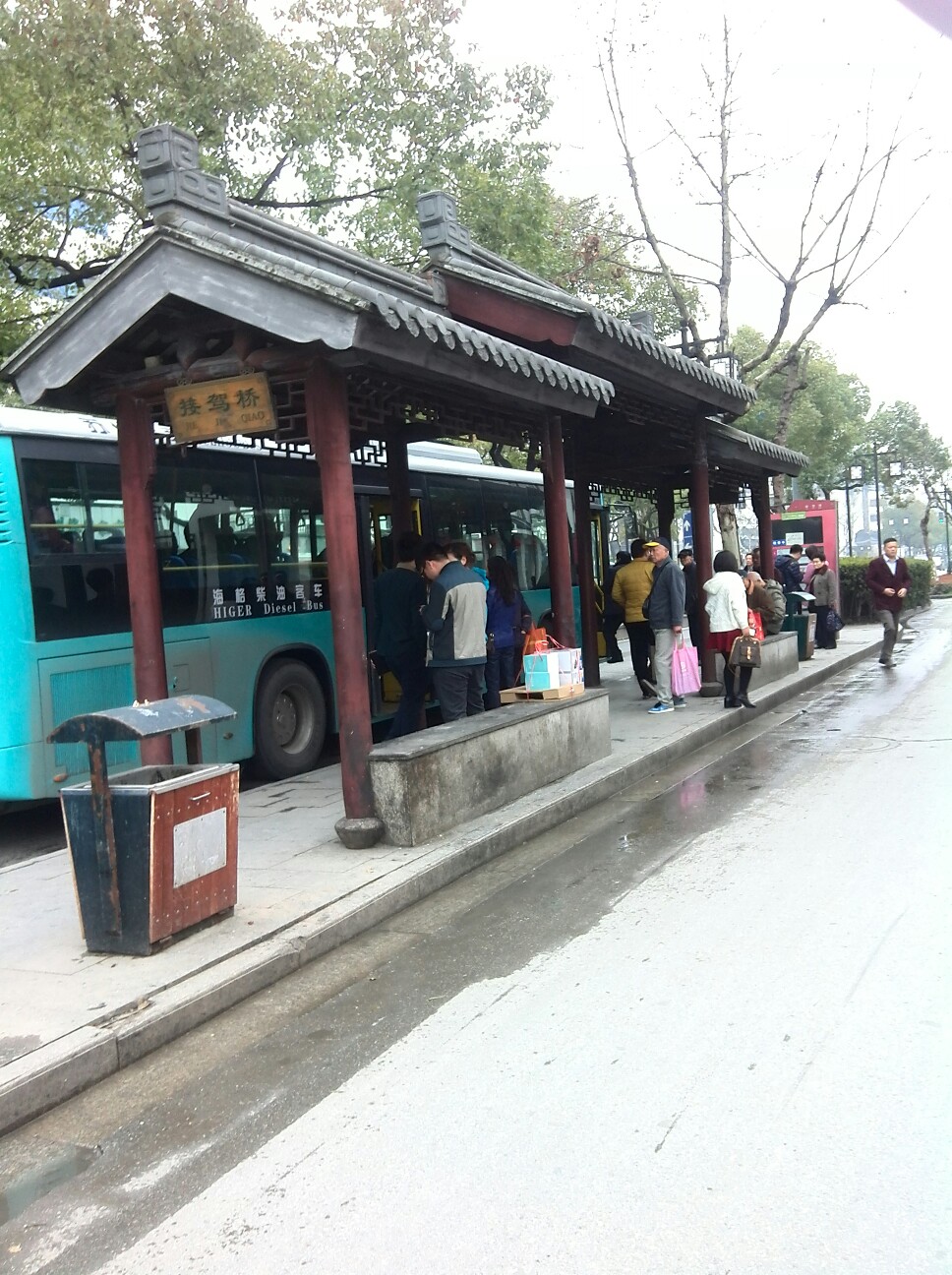 具有江南特色的接架桥公交车站