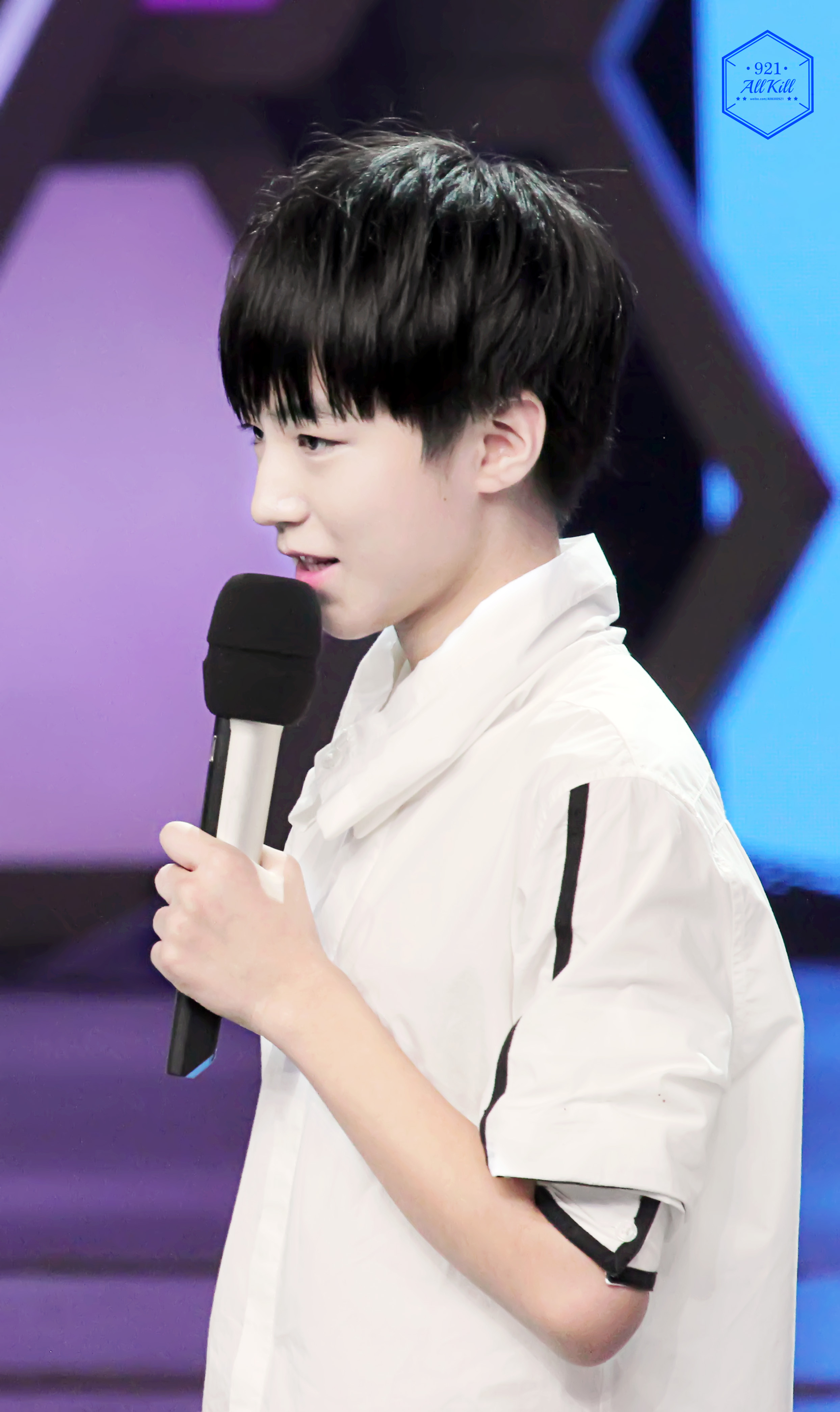 tfboys王俊凯 140520快乐大本营录制 cr.logo