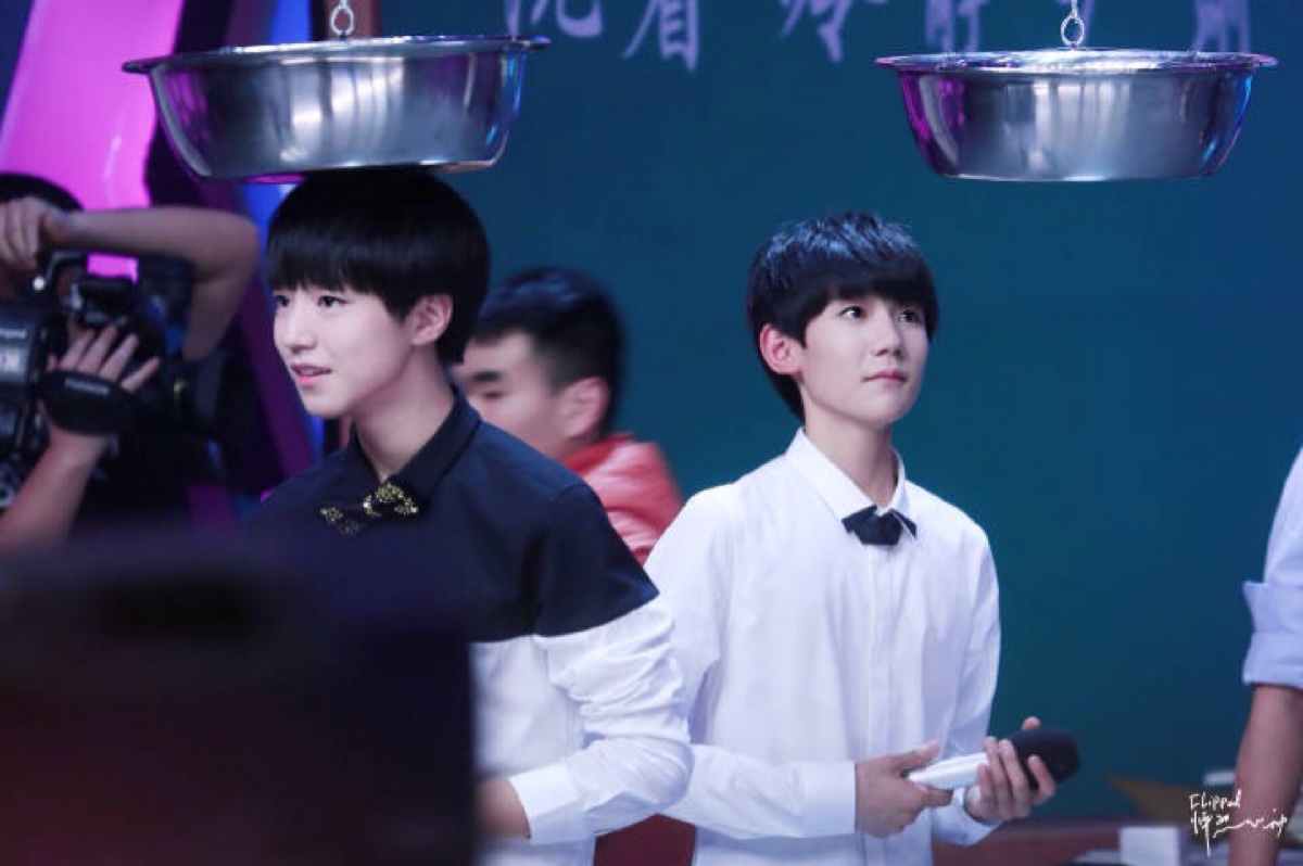 王俊凯#tfboys#王源 快乐大本营 哈哈大哥你看源源委屈的眼神啦
