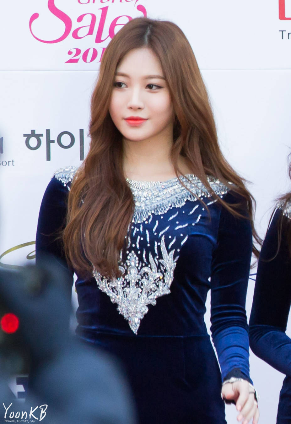 金亚荣(yura),1992年11月6日出生于韩国蔚山广域市,韩国歌手,女子组合