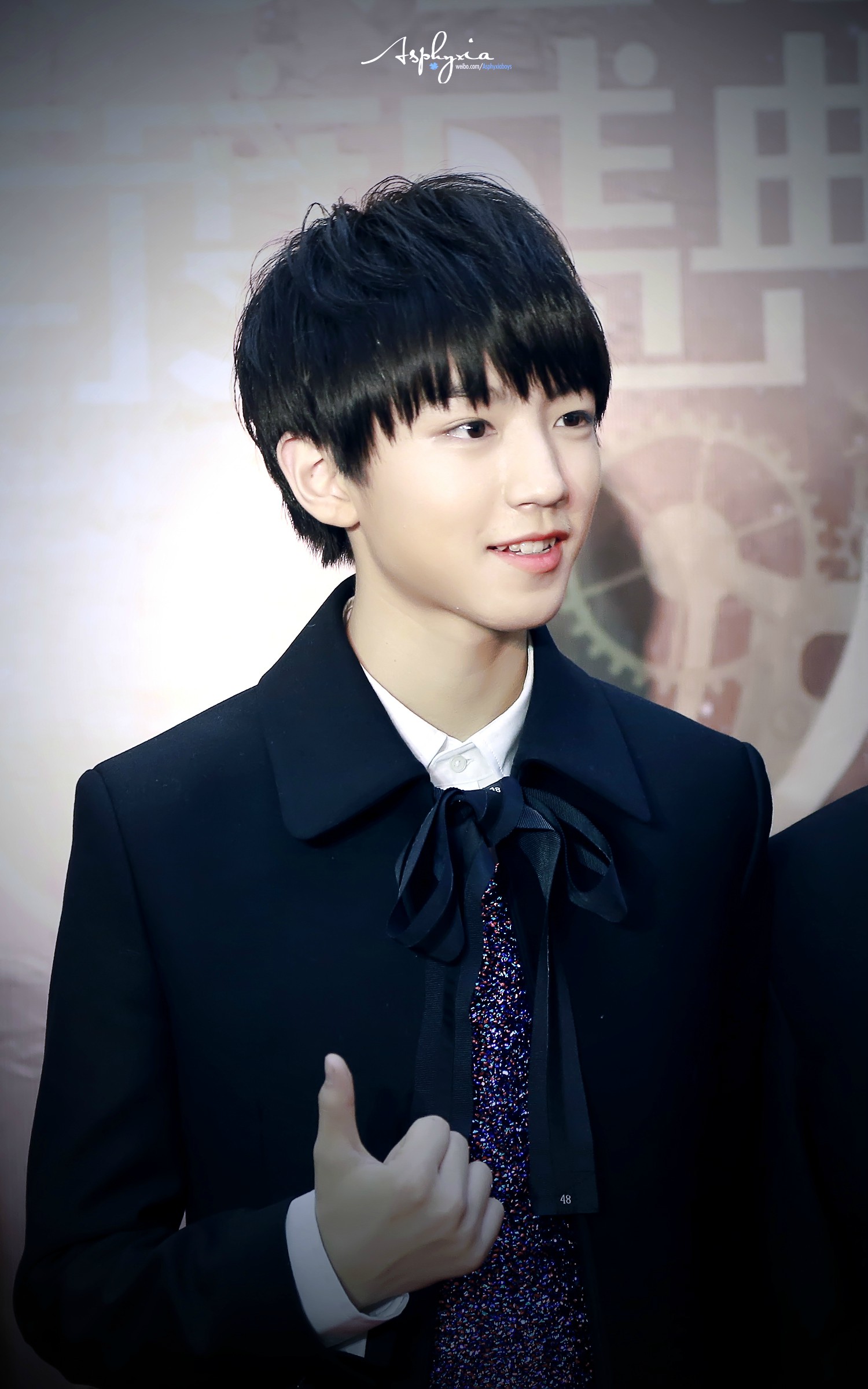 tfboys王俊凯 2015.03.25 qq音乐盛典红毯现场.