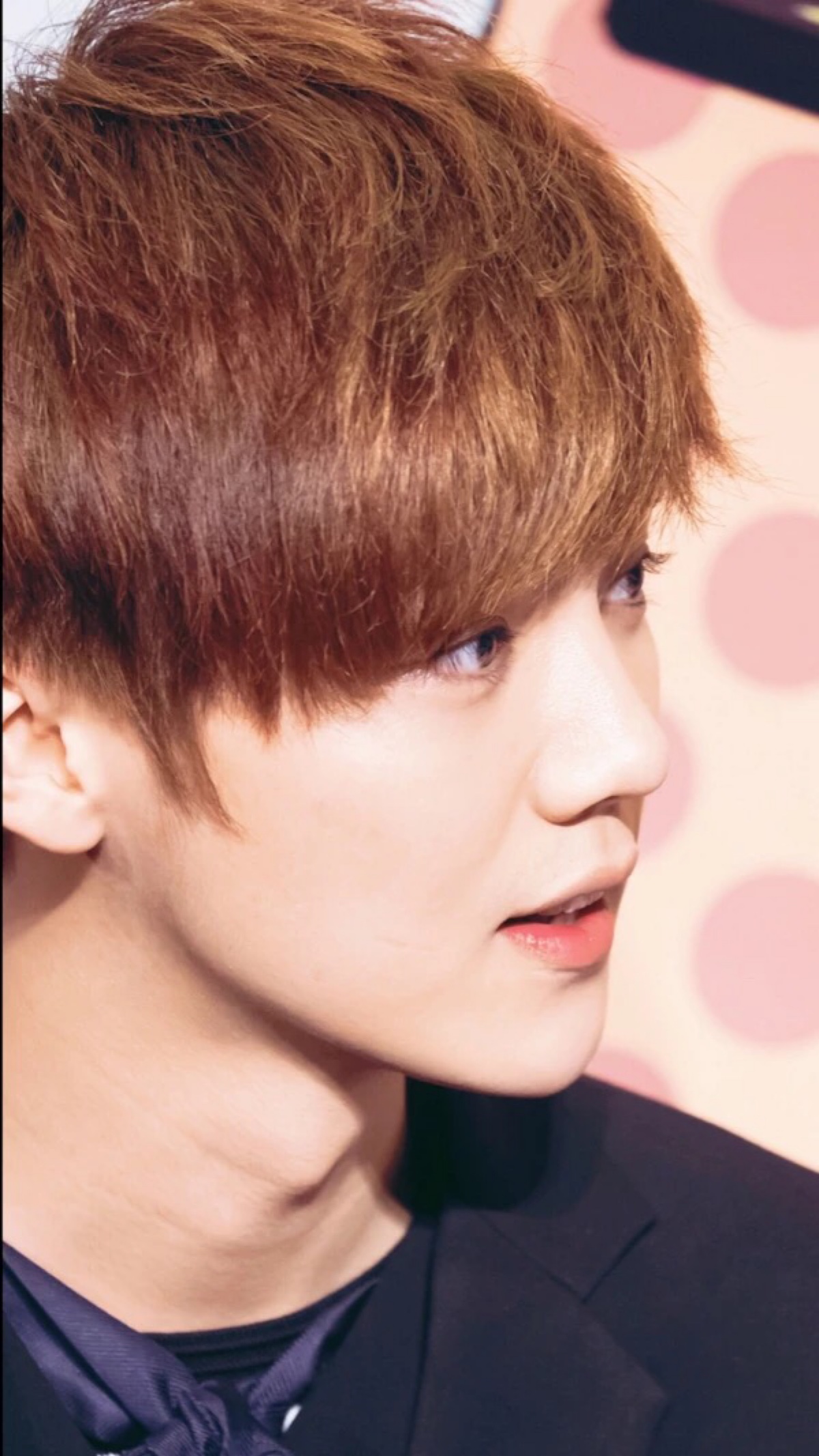 清澈的眼神 长长的睫毛 鹿晗