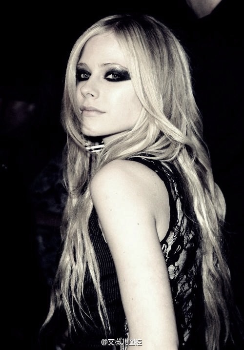 avril lavigne图cr:logo