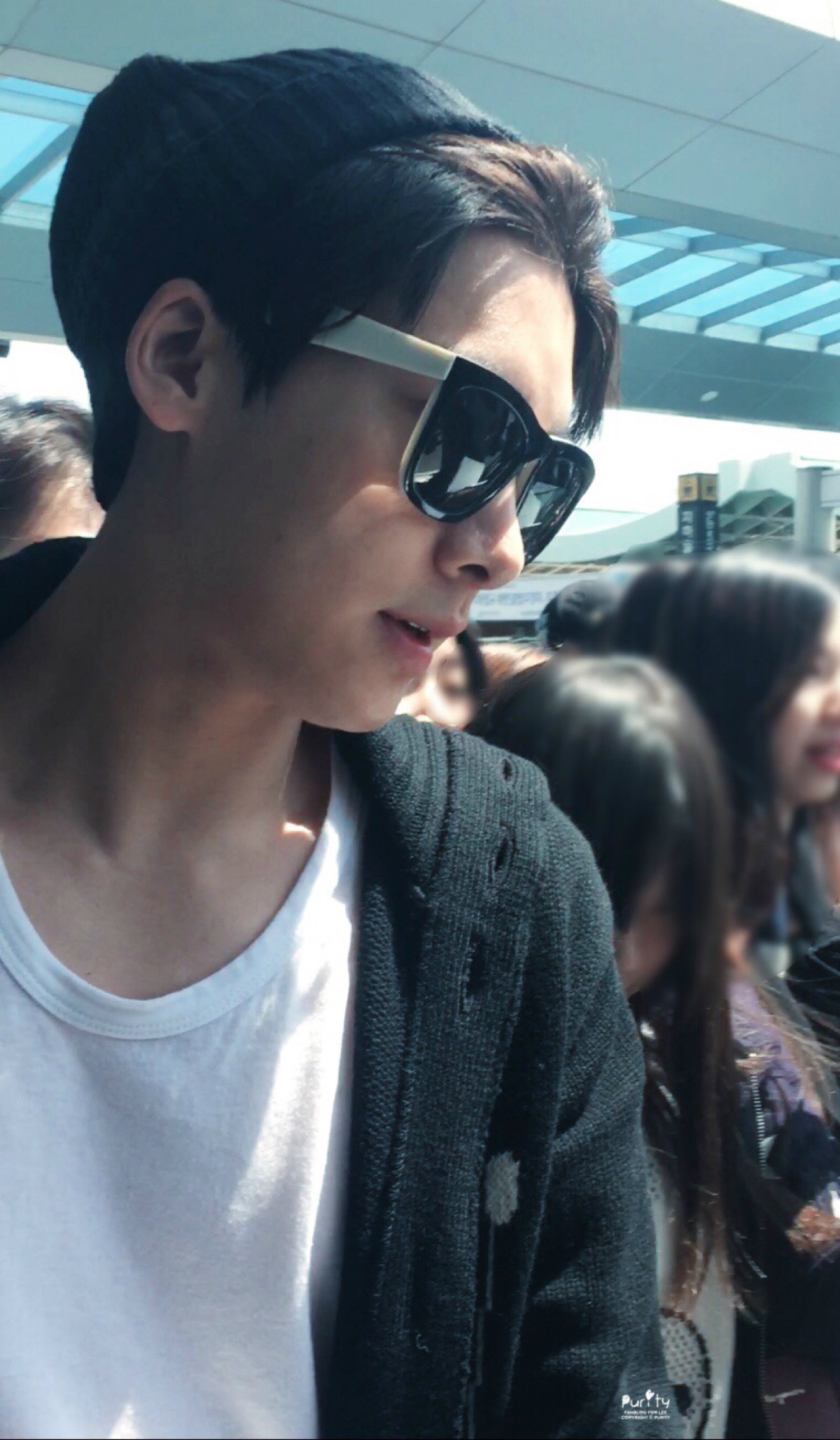 李易峰.首尔金浦机场到达