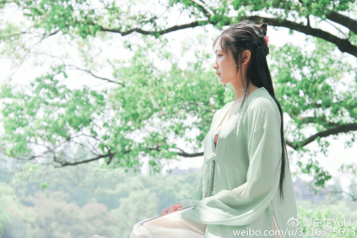 形制 袖制 摄影 气质 意境 唯美 褙子 #汉服##汉服摄影##褙子#玲珑