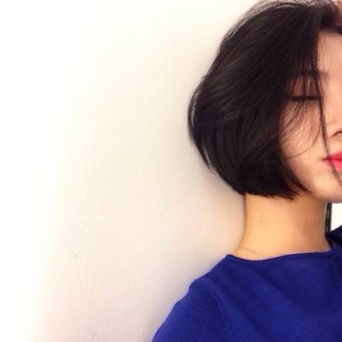 半脸 闭眼 女生头像