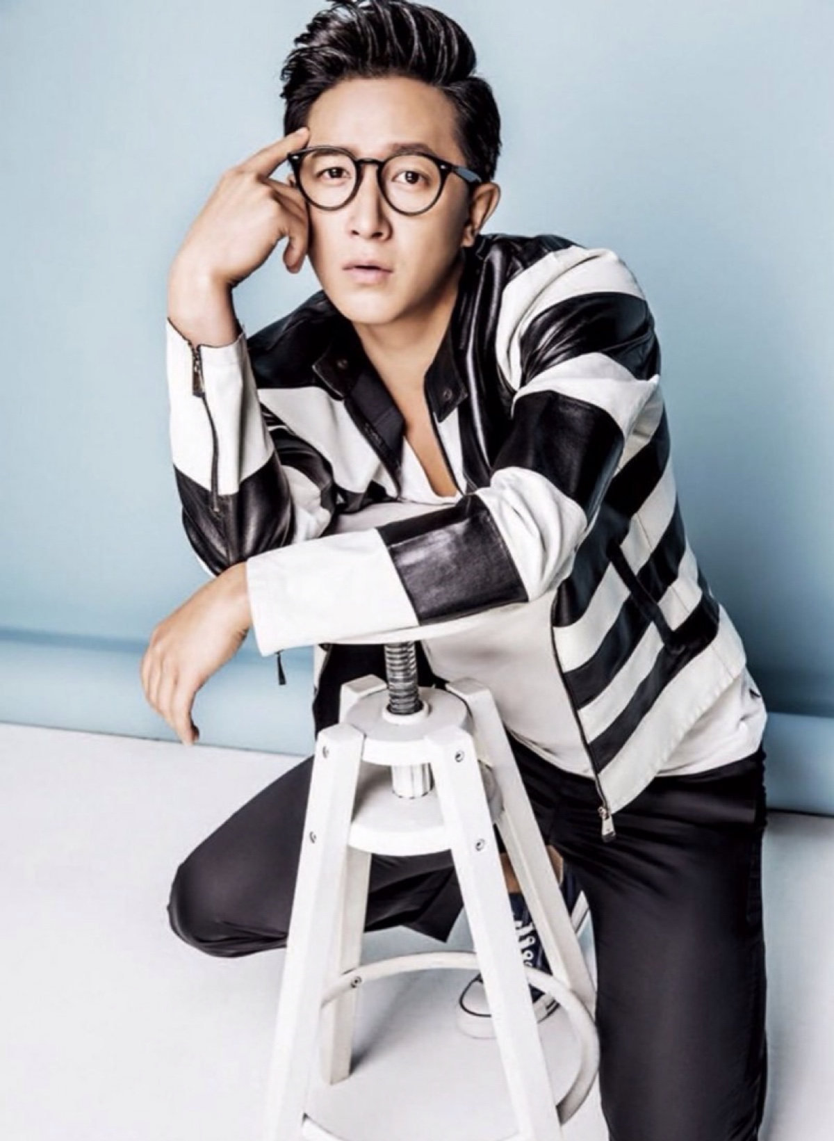 【韩庚 范冰冰 一同登上lofficiel中国版五月刊】斯文的圆框小眼镜又