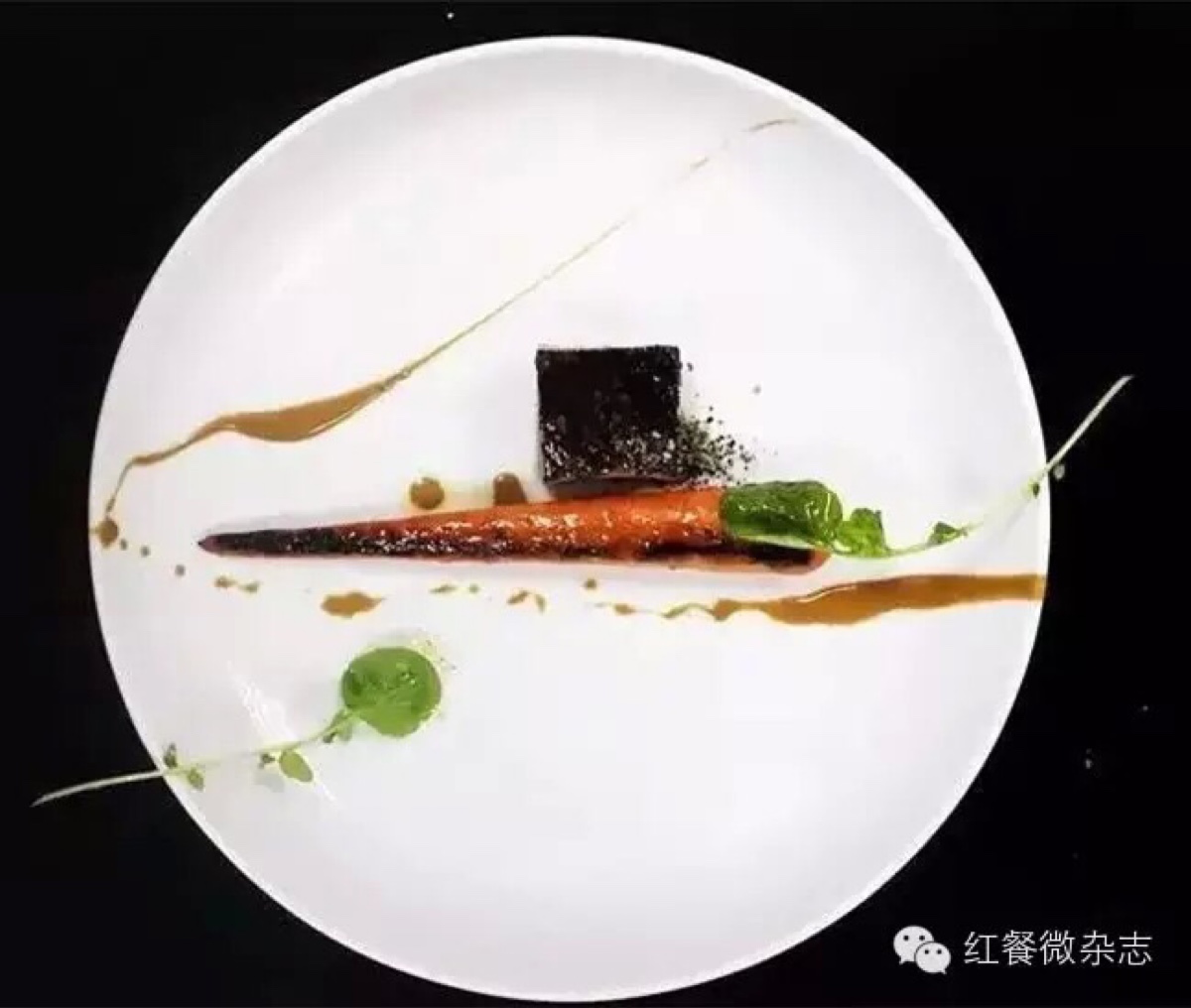 西餐厨师一直被誉为"食物艺术家",西式摆盘与中式摆盘的分别在于,前者