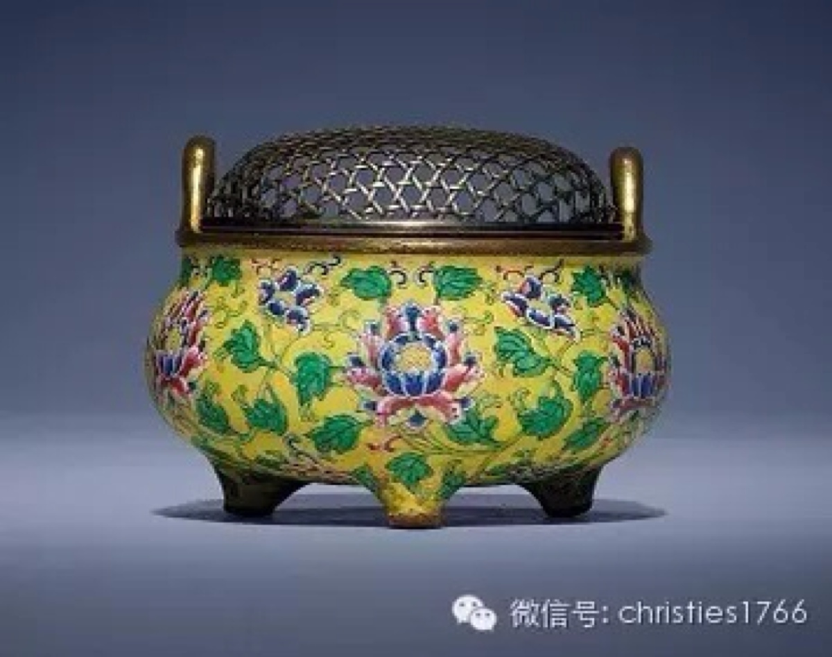 清康熙 御制铜胎画珐琅黄地缠枝莲纹冲天耳三足炉 蓝料《康熙御制》
