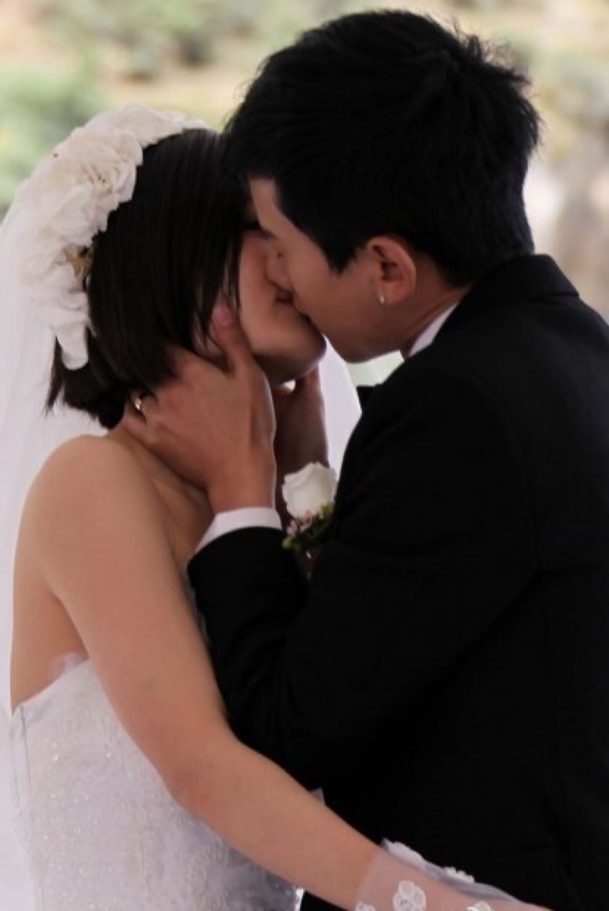 张杰谢娜结婚接吻图片