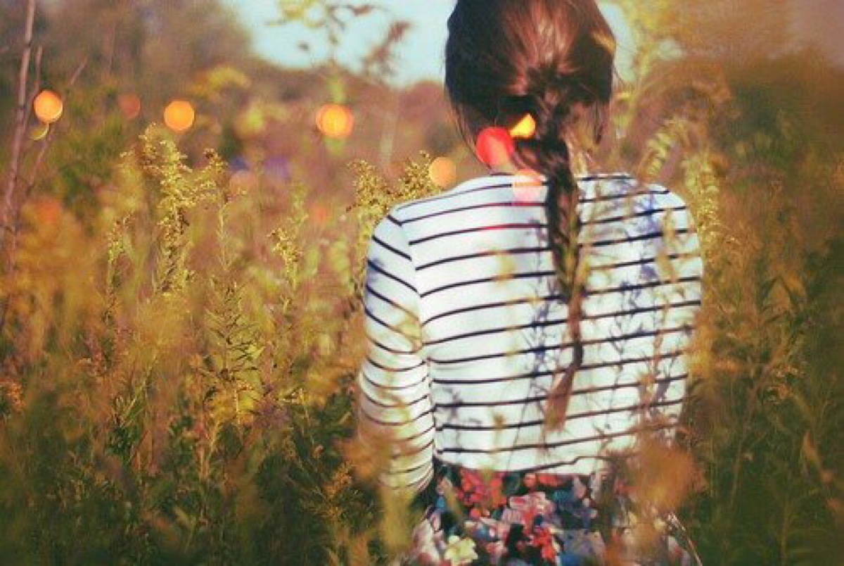 条纹衣服.长发.唯美.伤感.背影.丛林.日暮.
