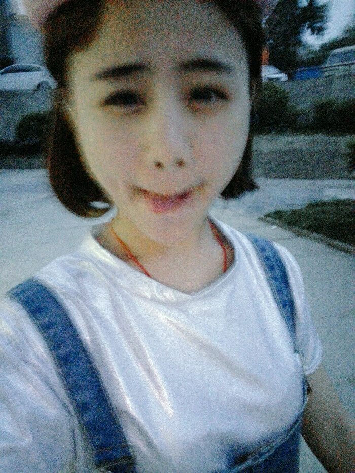 头像可爱帽子大图女生自截短发/开心小学教师女生当图片