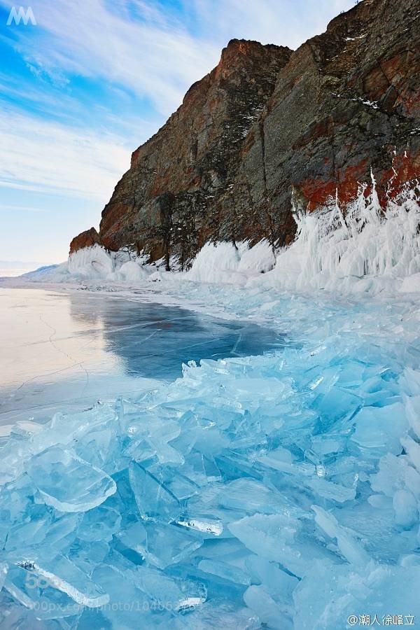 位于俄罗斯的贝加尔湖是世界上最古老(拥有超过 2500 万年的历史),最