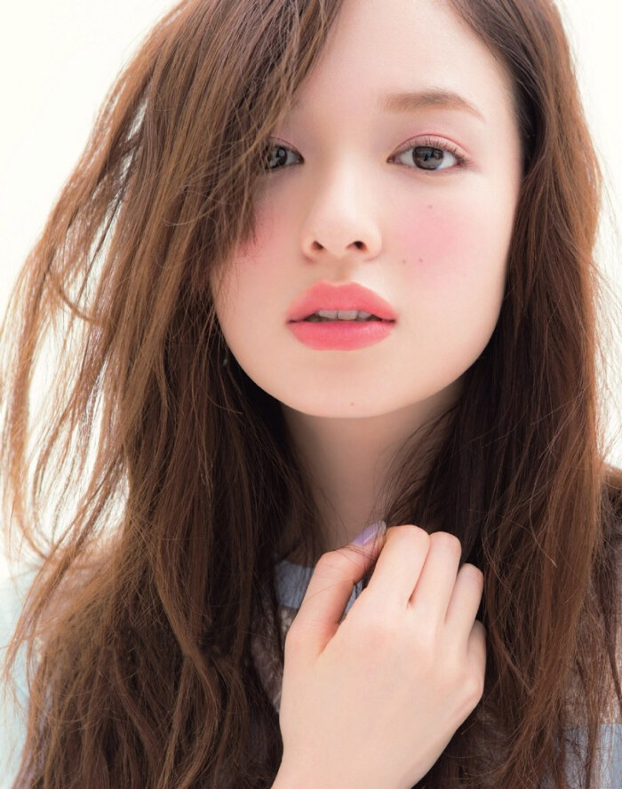 眼下腮红既保留了可爱感,小脸效果更好呢!