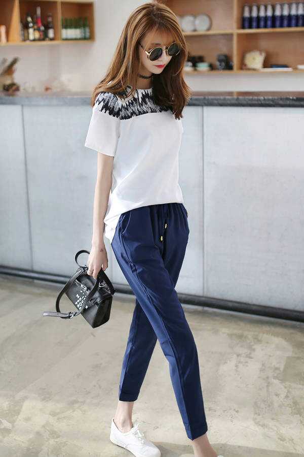 韩版短袖印花雪纺衫搭配韩版百搭雪纺哈伦九分裤,美美哒