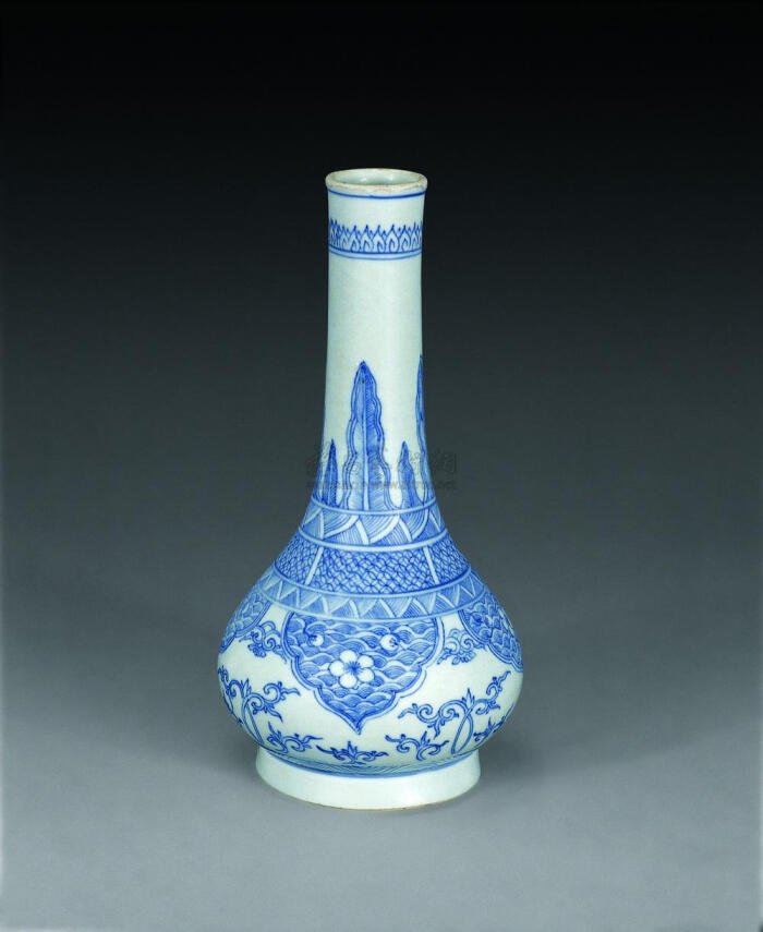 青花瓷又称白地青花瓷,常简称青花,汉族陶瓷烧制工艺的珍品