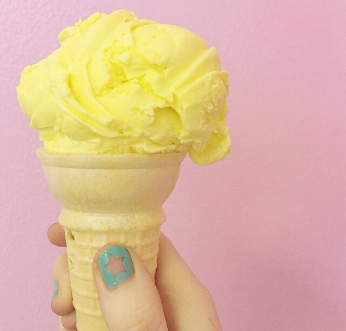 * 夏天 * 布丁 * 脆筒 * 芒果 * 甜筒 * 颜色 * 冰淇淋 *